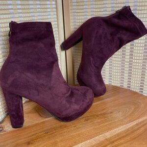 Catherine Malandrino Woman’s 7.5 Ankle Sock Boots Soft Suede Maroon Chic